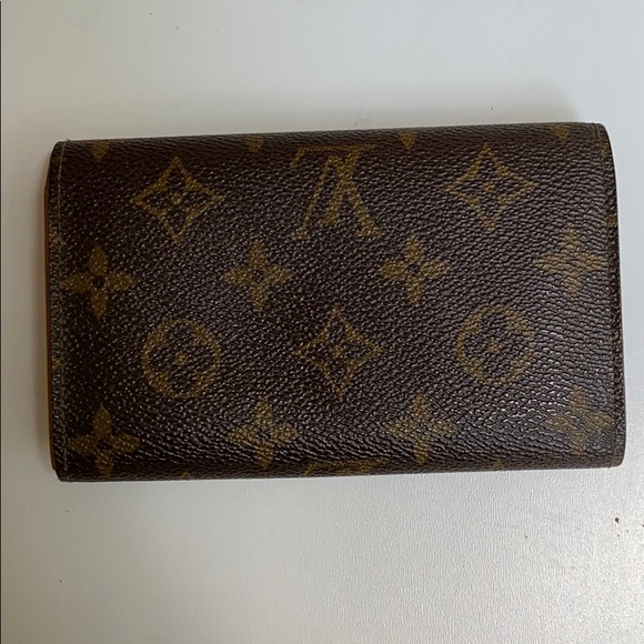 Louis Vuitton Bi-Fold Wallet - Picture 2 of 14
